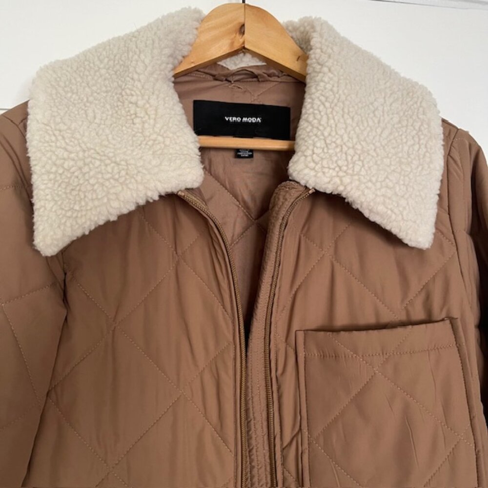 Quilted Camel Mid-length Coat with Shearling Collar | Size Medium - Picture 4 of 13